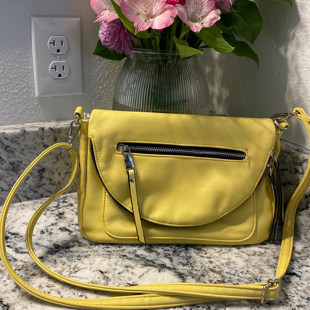 Super Cute Yellow Purse!